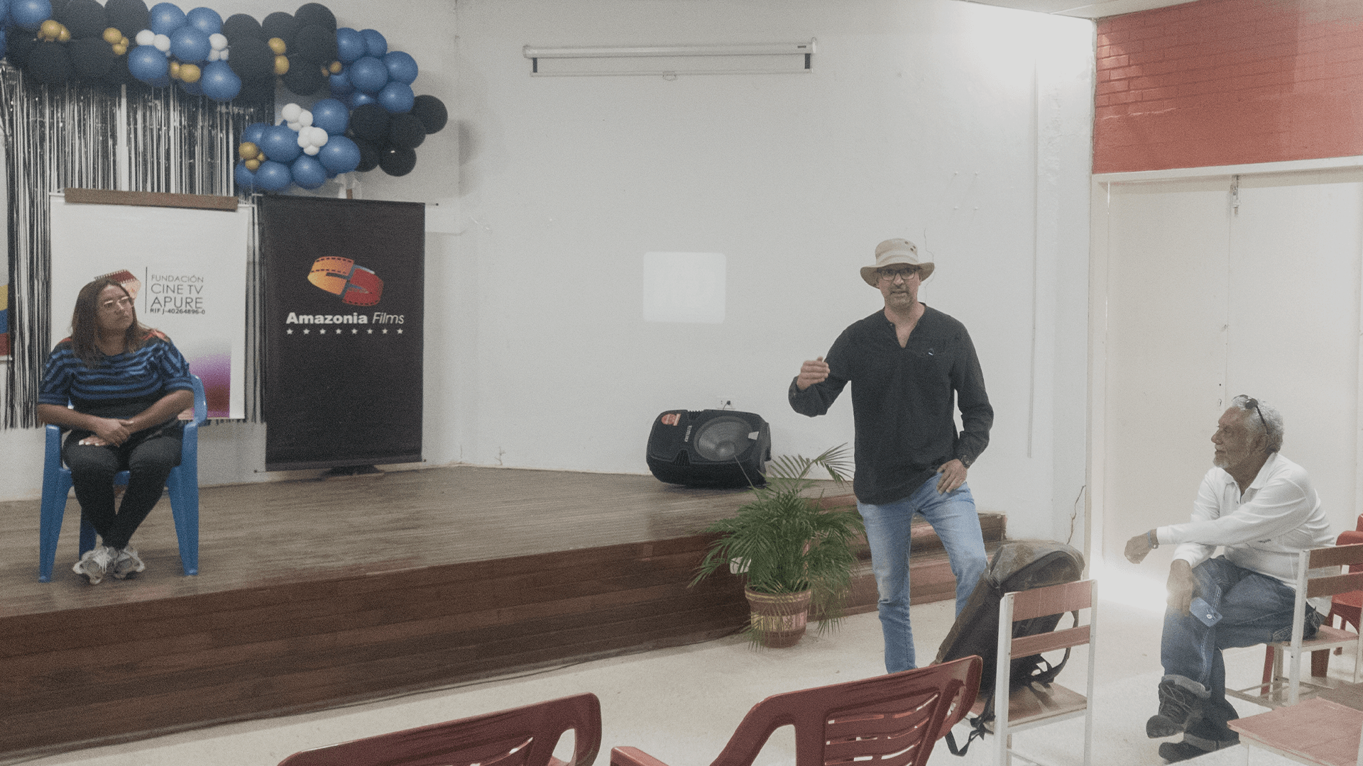 La 3era muestra de cine Apureño y su perspectiva cultural en la actualidad. 4 Gouverneur contando su experiencia grabando "Todo por Ella".