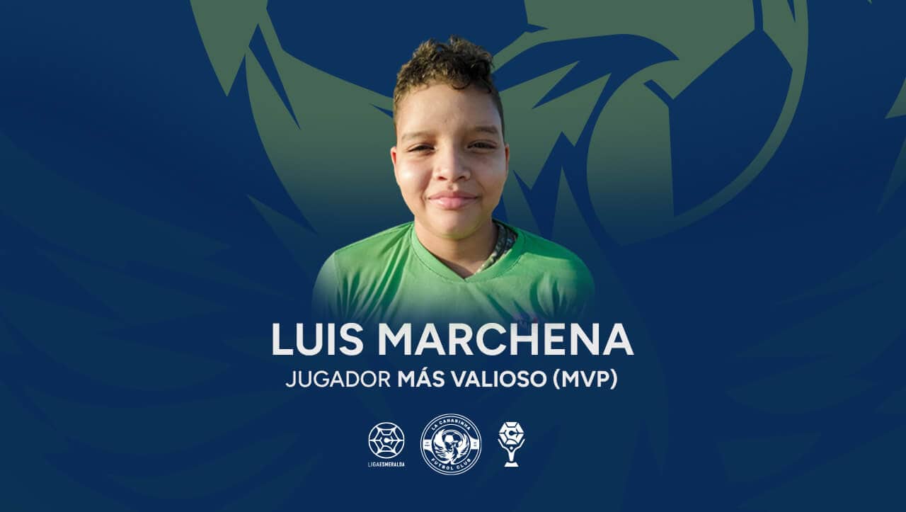 Joven futbolista Luis Marchena reconocido como Jugador Más Valioso (MVP) en un evento de fútbol en Apure con logotipos de ligas y premios deportivos.